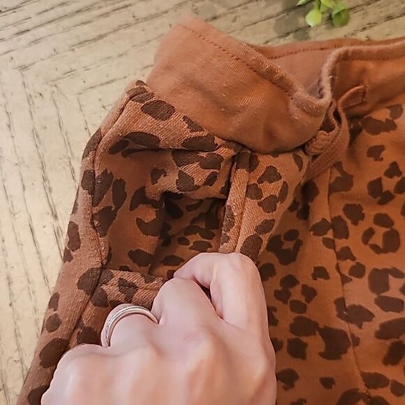 Leopard sweatpant joggers size 4 - Picture 4 of 12